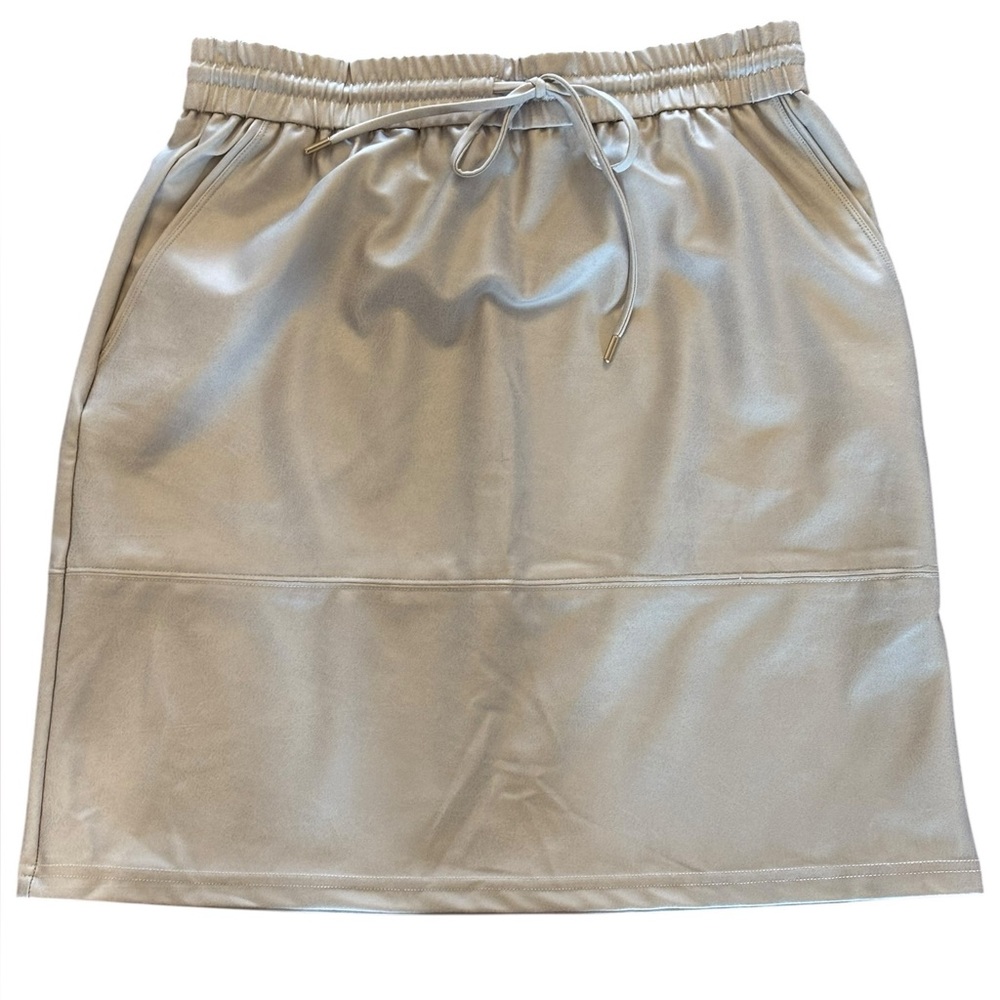 Maison d'Amelie Soft Leatherette Khaki Color Pull On‎ Skirt with Pockets Size S